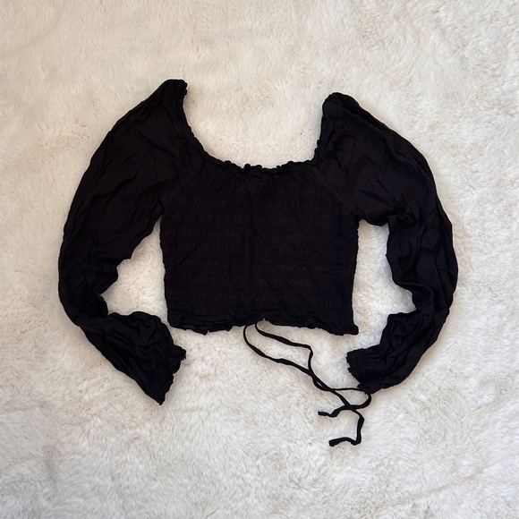 Cropped Black Ribbed Blouse - Picture 2 of 5